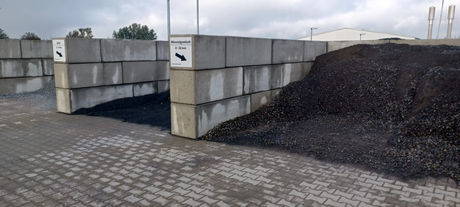  Beispielaufbau mit Betonblöcken im Stapelsystem